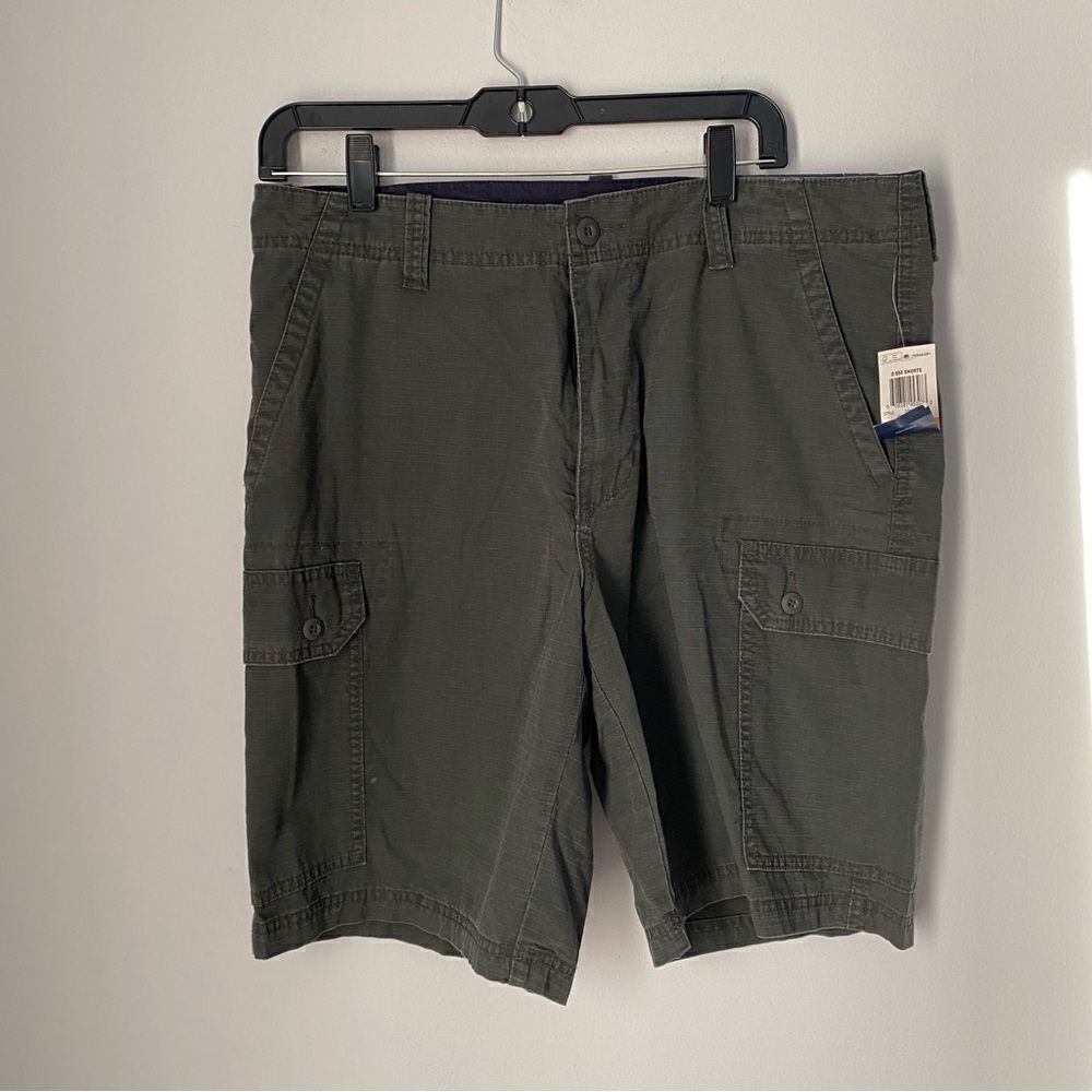 Club Room Men’s Green Cargo Shorts size 33